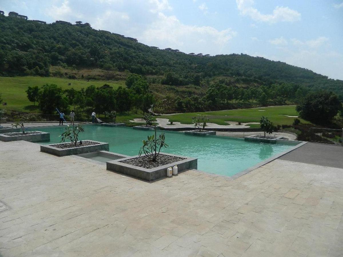 Oxford Golf Resort Pirangut Luaran gambar