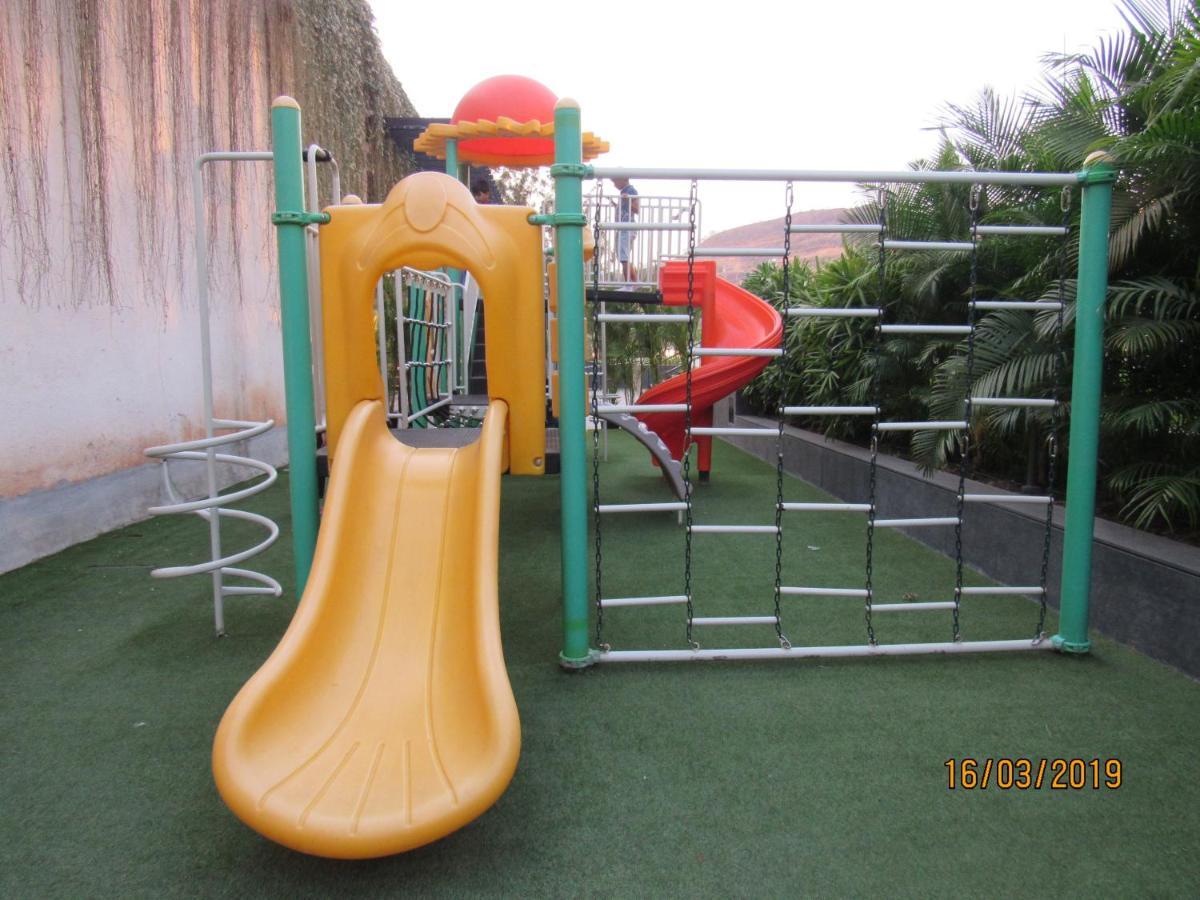Oxford Golf Resort Pirangut Luaran gambar